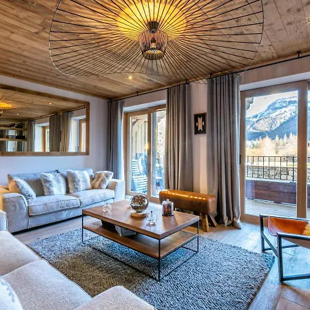 Luxueux 4 Pièces Avec Balcon, Cheminée Et Services Conciergerie à - Fr-1-694-65 Appartement *