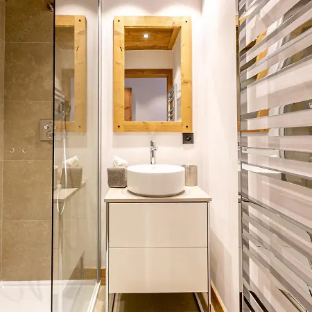 Luxueux 4 Pièces Avec Balcon, Cheminée Et Services Conciergerie à - Fr-1-694-65 * Val-dʼIsère