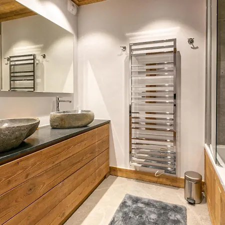 Appartement Luxueux 4 Pièces Avec Balcon, Cheminée Et Services Conciergerie à - Fr-1-694-65 *