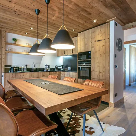 Apartamento Luxueux 4 Pièces Avec Balcon, Cheminée Et Services Conciergerie à - Fr-1-694-65